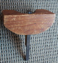 Load image into Gallery viewer, Vintage Primitive Router Plane 6 1/2" L