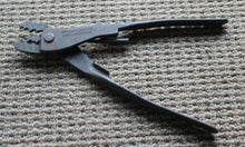 Load image into Gallery viewer, Vintage Thomas &amp; Betts T&amp;B Crimper Crimp Hand Tool 9000-S6202-73809
