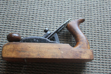 Load image into Gallery viewer, VINTAGE STANLEY PLANE No.135 &quot;LIBERTY BELL&quot; TRANSITIONAL COFFIN PLANE
