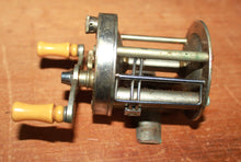 Load image into Gallery viewer, Vtg South Bend No. 1200 Level Winding Anti Backlash Casting Fishing Reel
