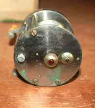 Load image into Gallery viewer, Vtg South Bend No. 1200 Level Winding Anti Backlash Casting Fishing Reel
