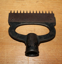 Load image into Gallery viewer, Vintage Carpet Stretcher " head only"
