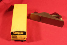 Load image into Gallery viewer, Vintage New Stanley 220 Block Plane In Original Box
