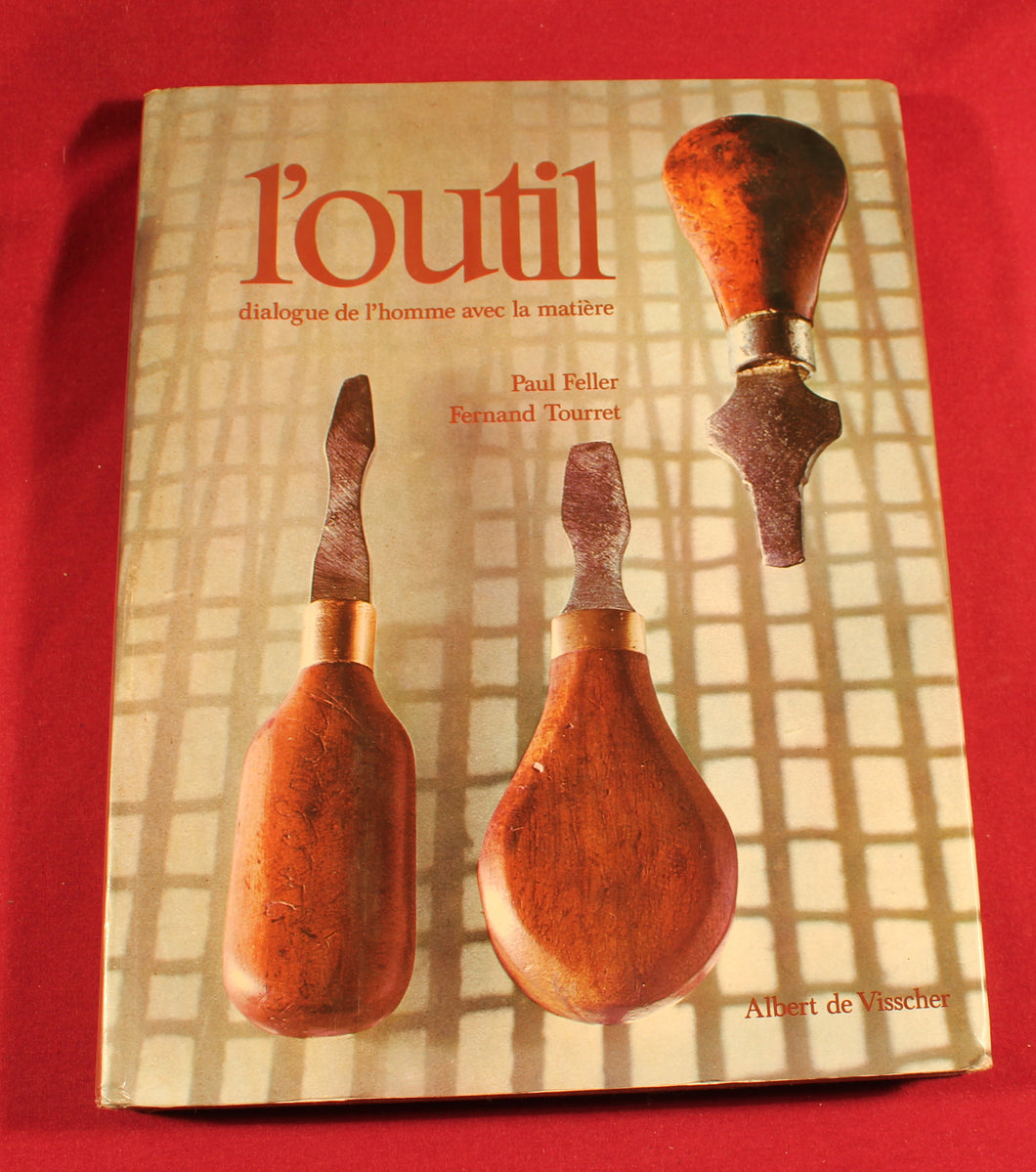 L’outil  The tool man's dialogue with matter and vintage tools